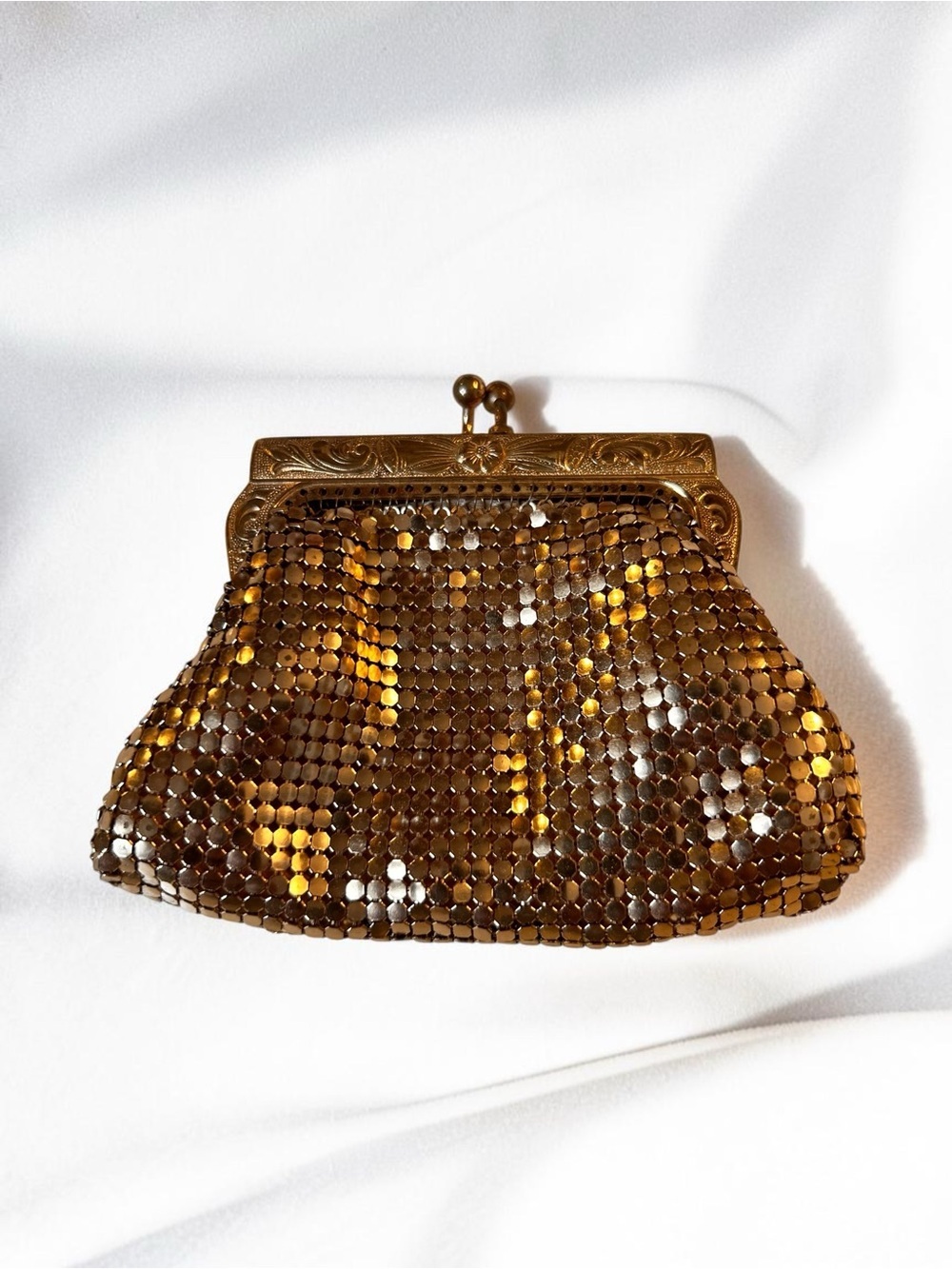 Vintage Gold Metal Mesh Coin Purse Ornate Embossed Kiss-Lock Frame Glamour